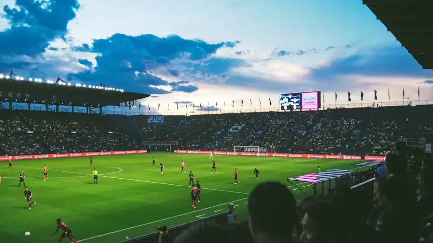 Manchester United w pogoni za Tanaką: Leeds pod presją