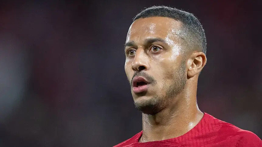 Thiago Alcantara opuszcza sztab FC Barcelony. Flick poszukuje zastępcy