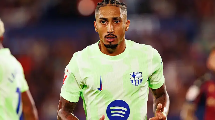 Raphinha walczy o nową umowę z Barceloną, odrzuca plotki o Al Hilal