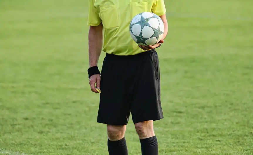 Jak zostać sędzią piłkarskim? Osiągnij sukces na boisku
