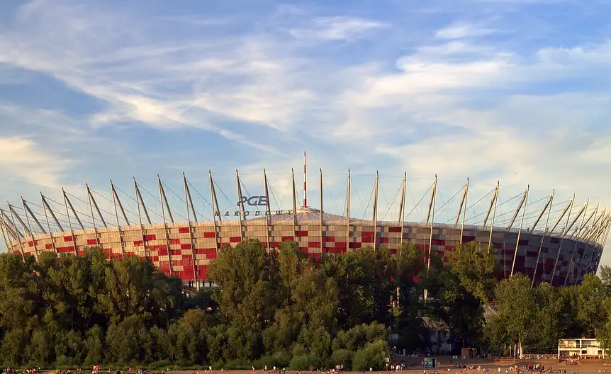Ile kosztuje piwo i przekąski na Stadionie Narodowym? Zaskakujące ceny!