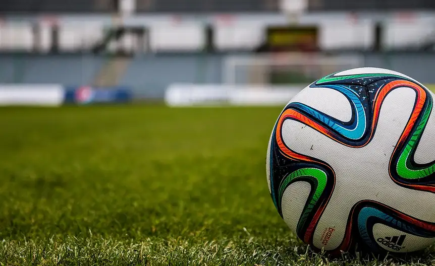 Ile zarabia piłkarz w 2 lidze? Przekonaj się teraz!